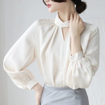 Long sleeves silky blouse